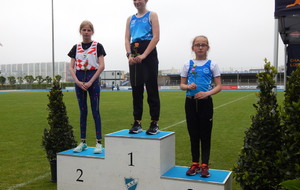 2000m marche benjamines Marylou 1ère et Jade 3ème
